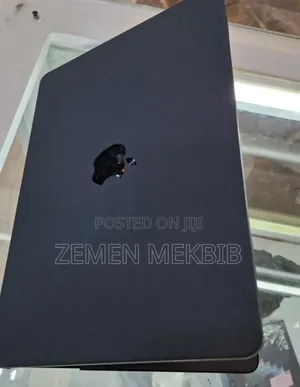 New Laptop Apple MacBook Air 2022 M2 8GB SSD 256GB