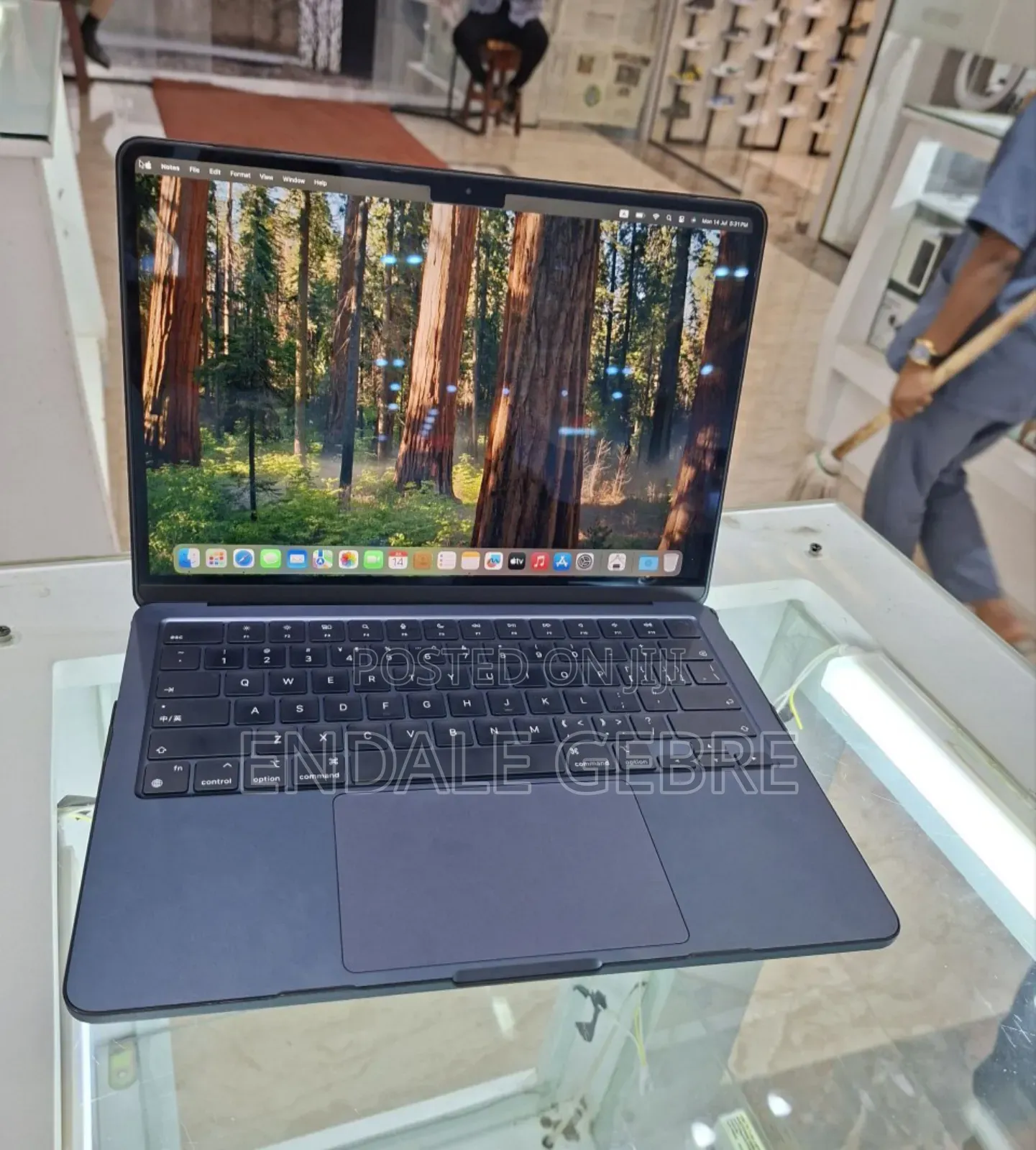 New Laptop Apple MacBook Air 2022 M2 8GB Apple M2 SSD 256GB