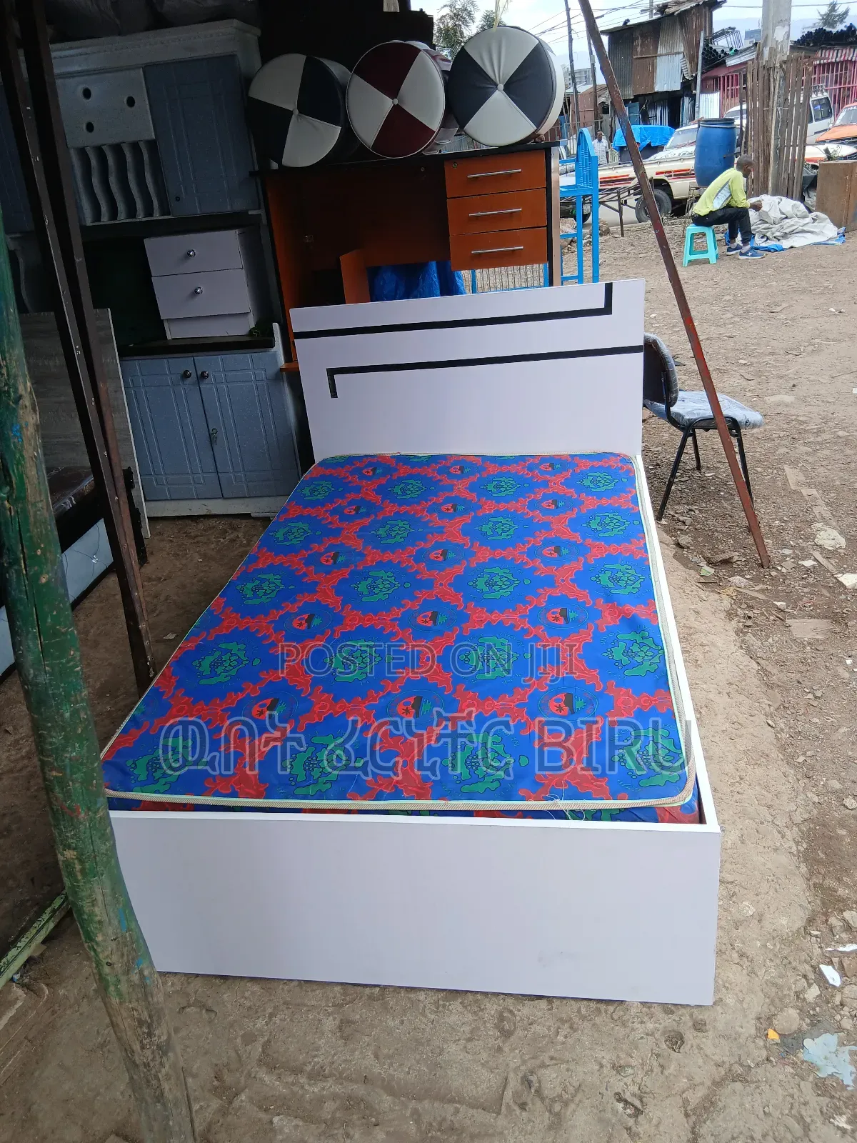 ላምኔት አልጋ ከቦድድ ፍራሽጋ በ ብር ቢቻ የሸጥን እንገኛለን