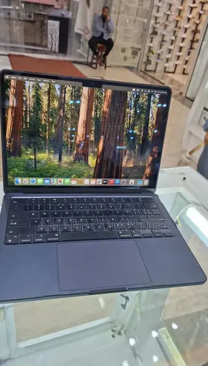 Photo - New Laptop Apple MacBook Air 2022 M2 8GB Apple M2 SSD 256GB