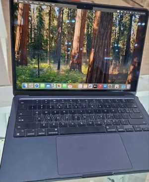 New Laptop Apple MacBook Pro 2019 8GB Intel Core I7 SSD 256GB