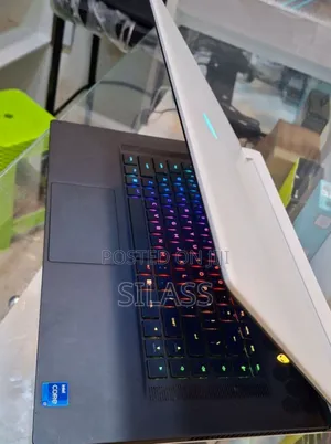 New Laptop Alienware M17x R2 32GB Intel Core I7 SSD 1T