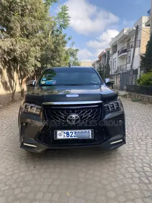 Photo - Toyota Hilux 2016 Black