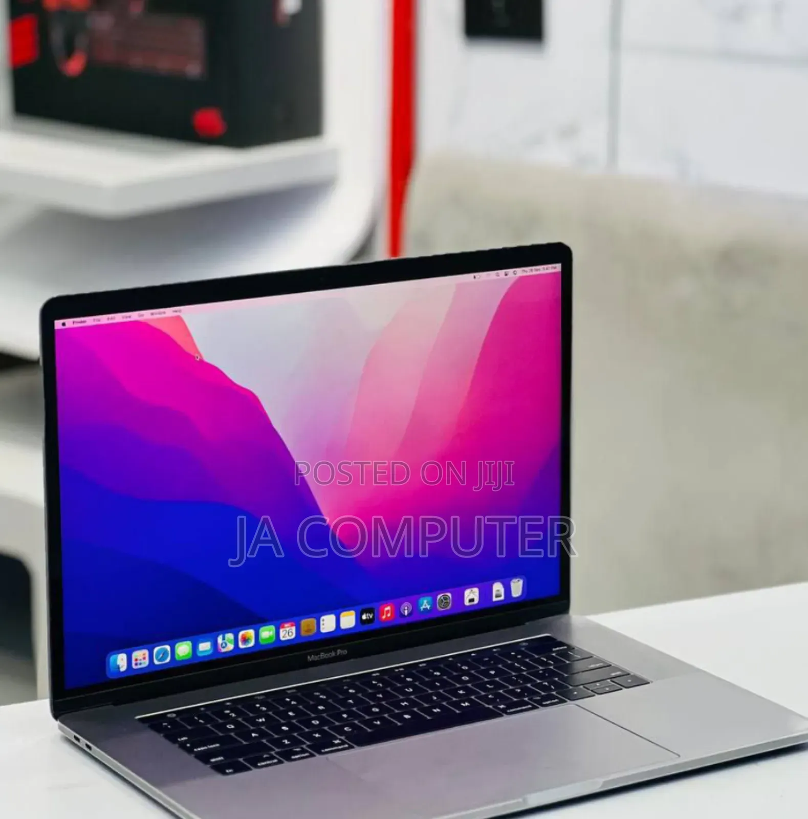 New Laptop Apple MacBook Pro 2016 16GB Intel Core I7 SSD 500GB