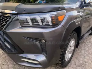Toyota Hilux 2016 Gray
