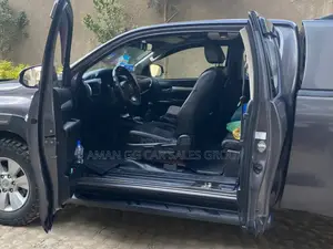 Toyota Hilux 2016 Gray