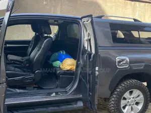 Toyota Hilux 2016 Gray