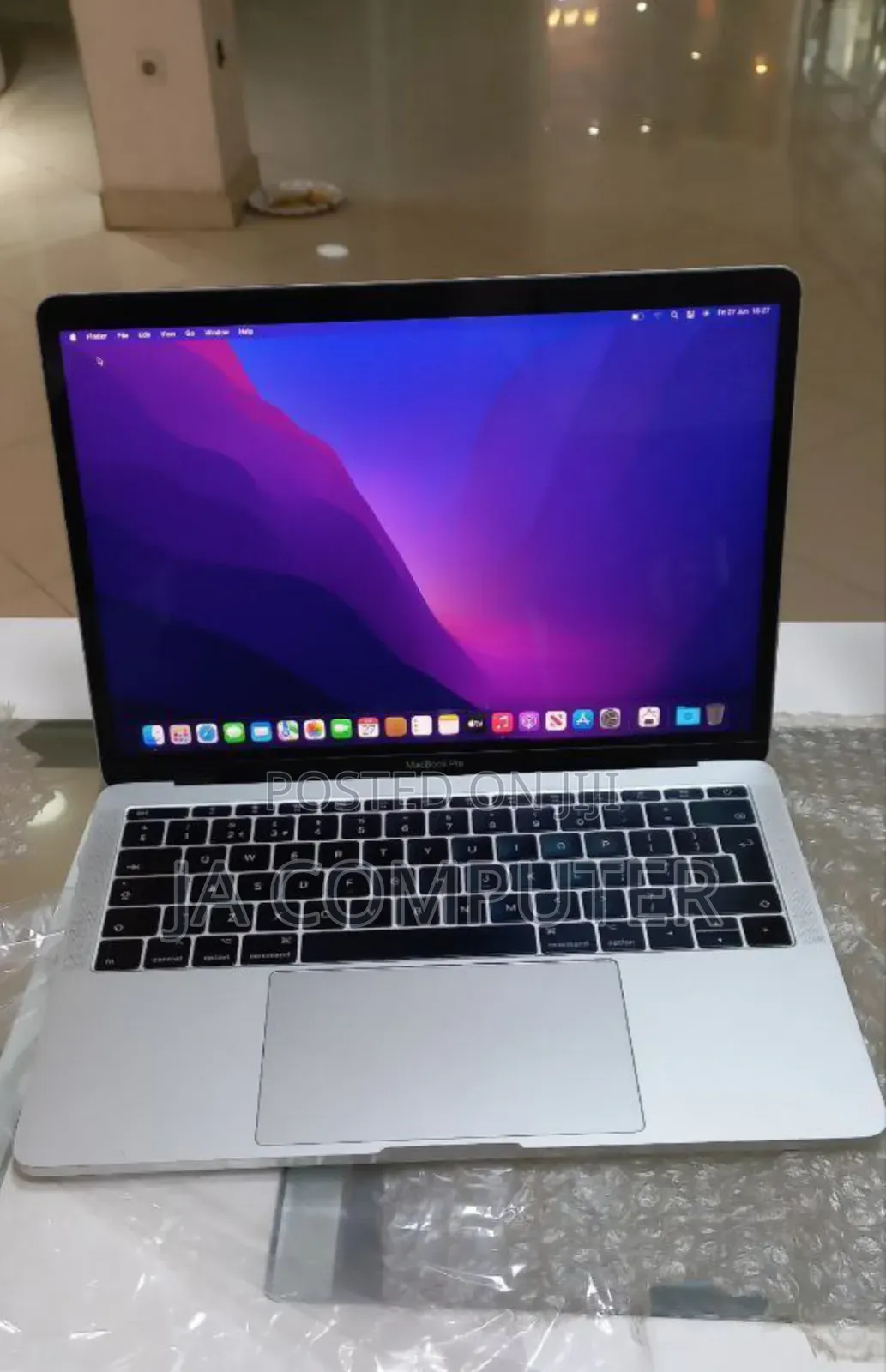 New Laptop Apple MacBook Pro 2017 8GB Intel Core I5 SSD 256GB