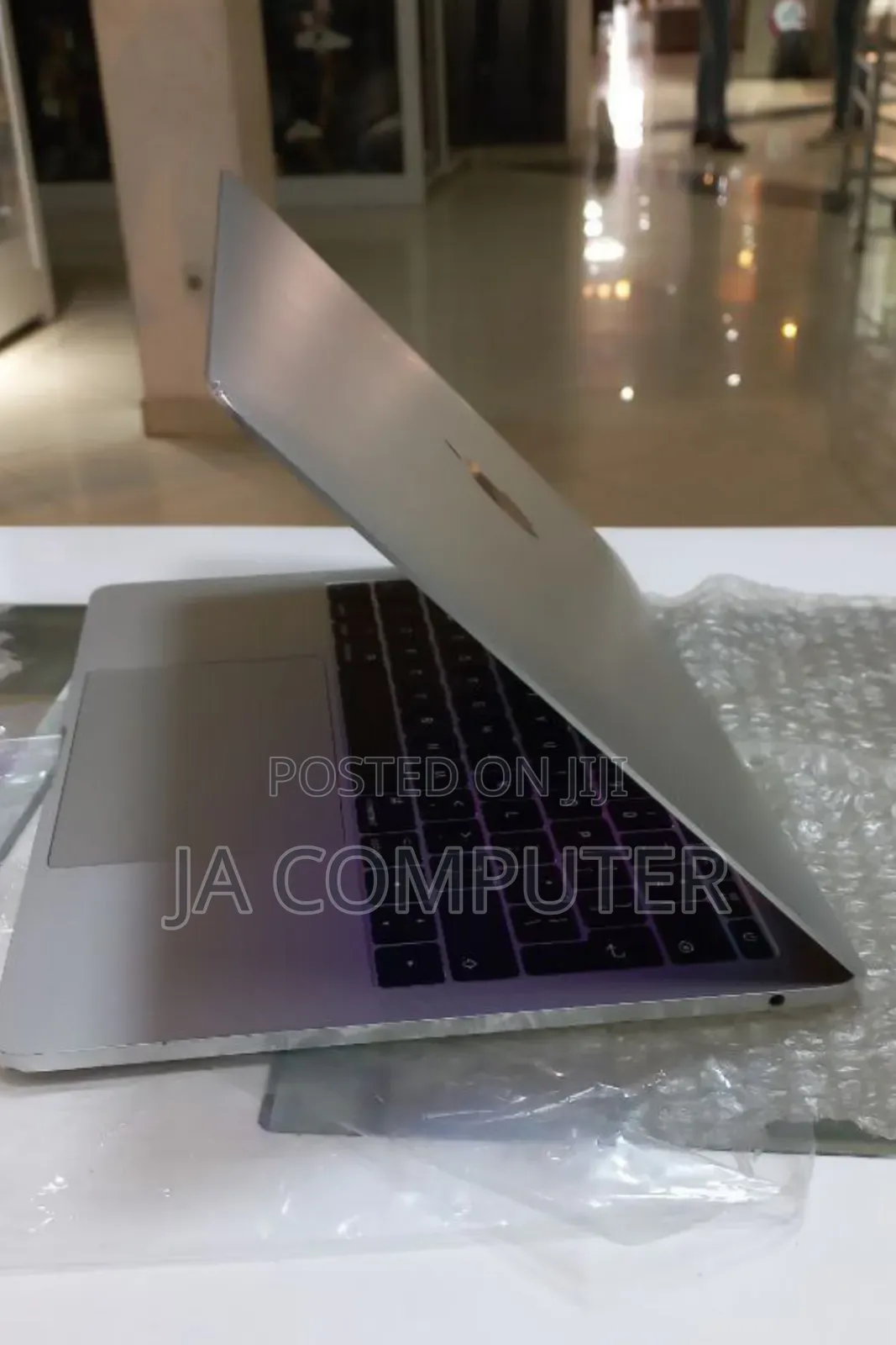 New Laptop Apple MacBook Pro 2017 8GB Intel Core I5 SSD 256GB