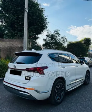Hyundai Santa Fe 2022 White