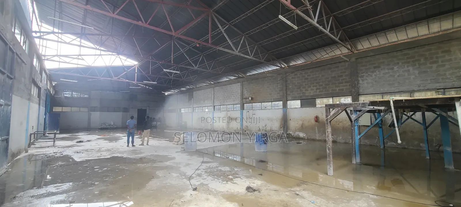 ለክራይ የቀረበ መጋዘን ነዉ