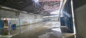 ለክራይ የቀረበ መጋዘን ነዉ