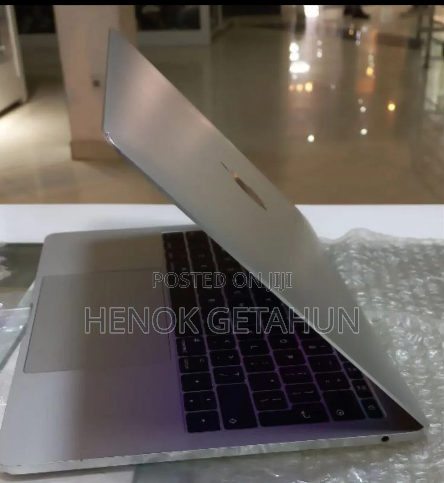 New Laptop Apple MacBook Pro 2017 8GB Intel Core I5 SSD 256GB