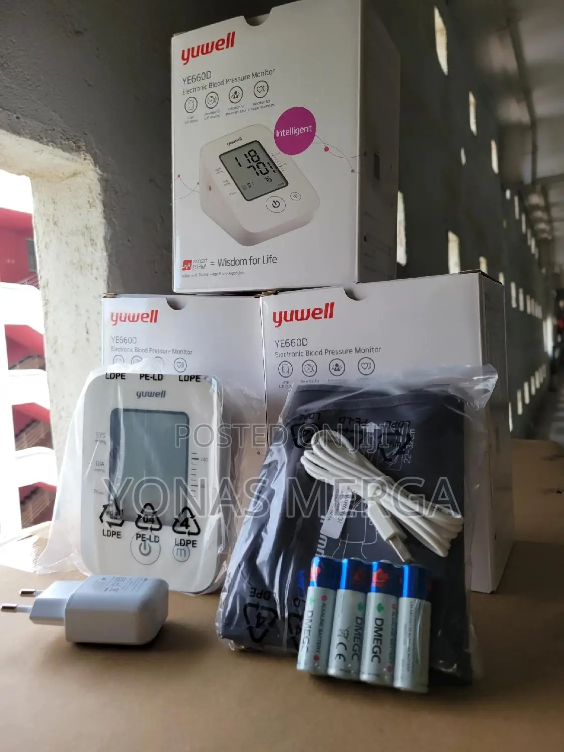 Bp Monitor//Construction Rechargeable Battery Makes It Ideal