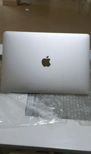 Photo - New Laptop Apple MacBook Pro 2017 8GB Intel Core I5 SSD 256GB