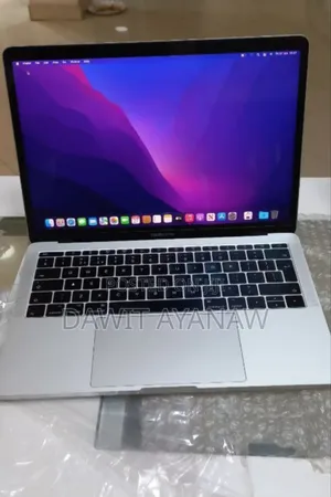 New Laptop Apple MacBook Pro 2017 8GB Intel Core I5 SSD 256GB