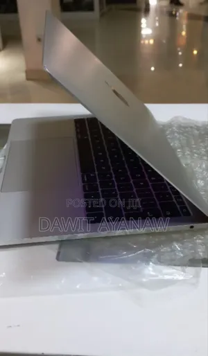 New Laptop Apple MacBook Pro 2017 8GB Intel Core I5 SSD 256GB