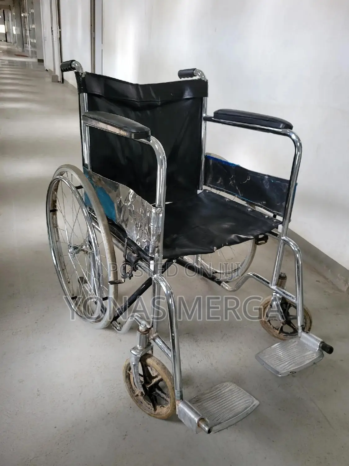 Wheelchair With Castors - Stainless Steel窑سused Wheelchir~٧ዊ