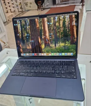 Photo - New Laptop Apple MacBook Air 2022 M2 8GB Intel Core I5 SSD 256GB