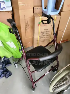 Photo - Medical Walker去世almunium Walker垚並walker它就almunium Walker