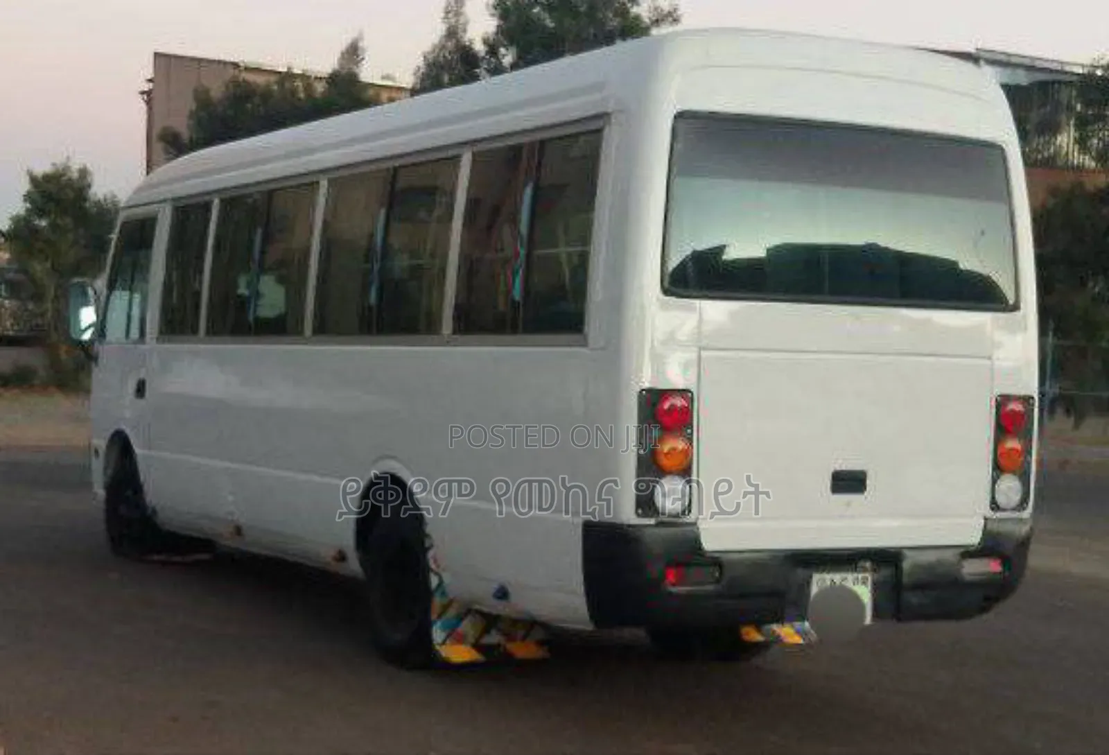 Mitsubishi Fuso Rosa 2002 White