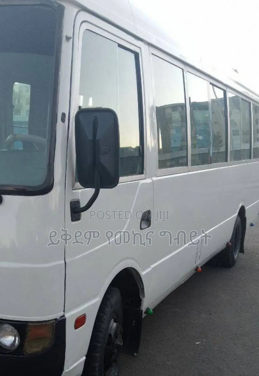 Mitsubishi Fuso Rosa 2002 White