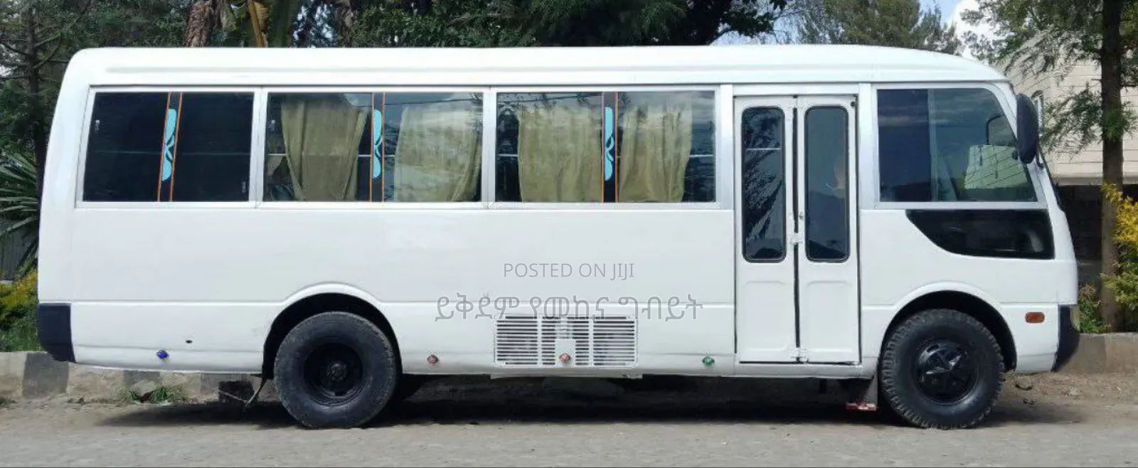 Mitsubishi Fuso Rosa 2002 White