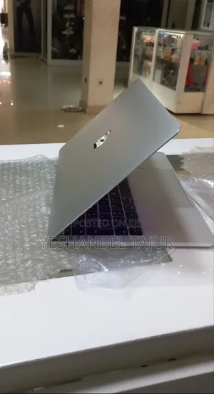 New Laptop Apple MacBook Pro 2017 8GB Intel Core I5 SSD 256GB