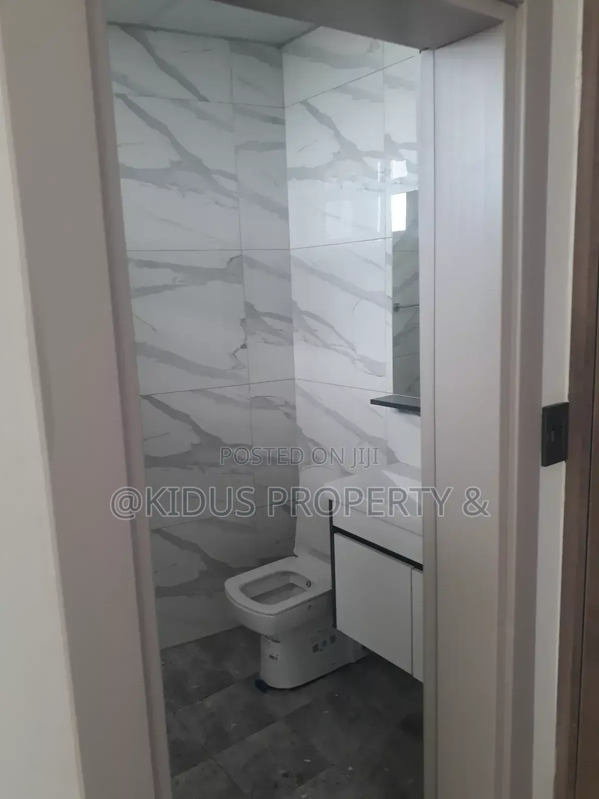 2bdrm Apartment in Around Mekanisa, Nifas Silk-Lafto for rent