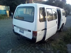 Photo - Isuzu Executive Bus 1987 White