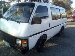 Isuzu Executive Bus 1987 White