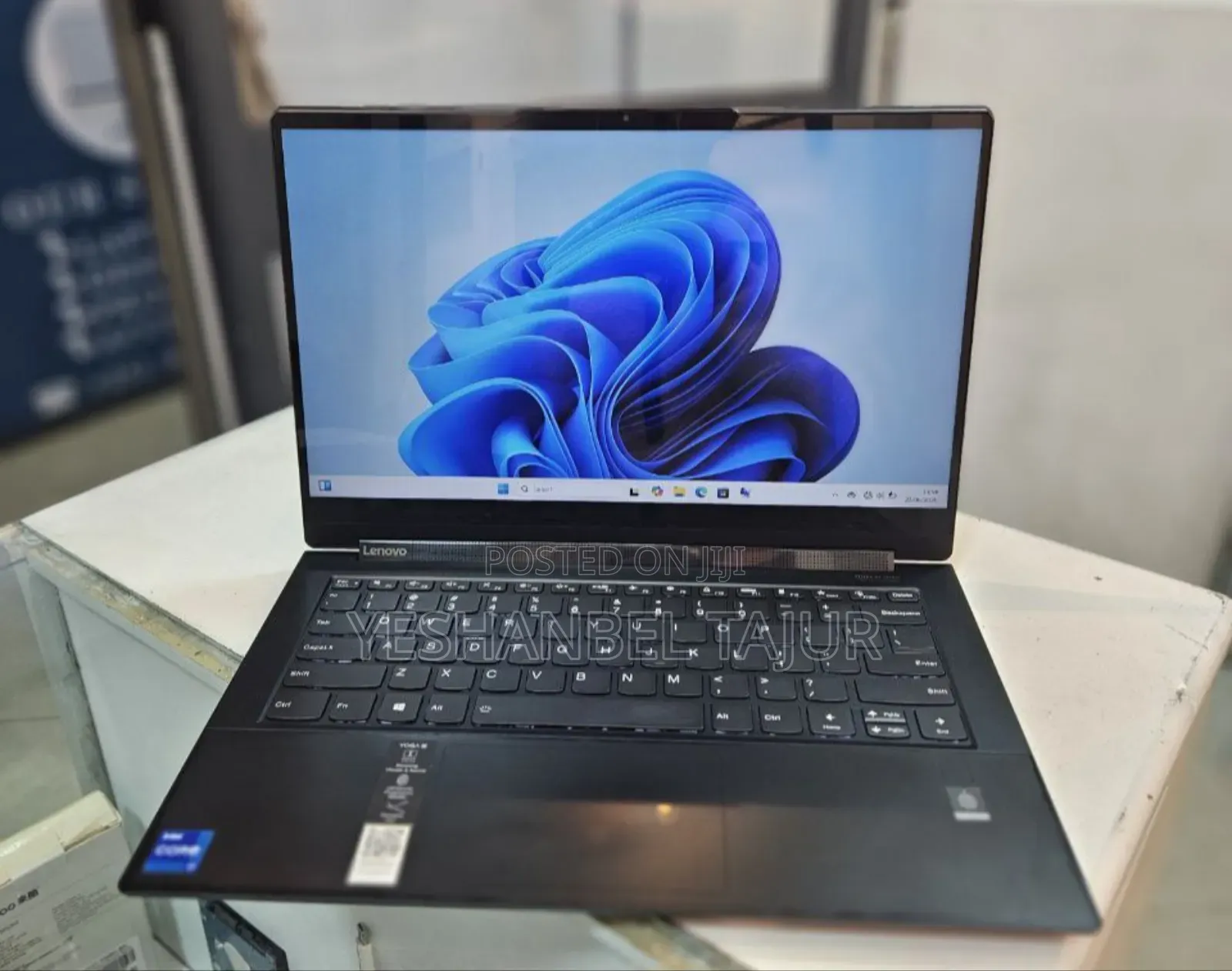 New Laptop Lenovo Yoga Book 9i 16GB Intel Core I7 SSD 512GB