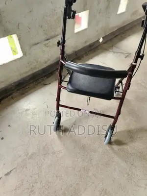 Photo - Medical Walker Foldable當然almunium With Seat Walker走到walker