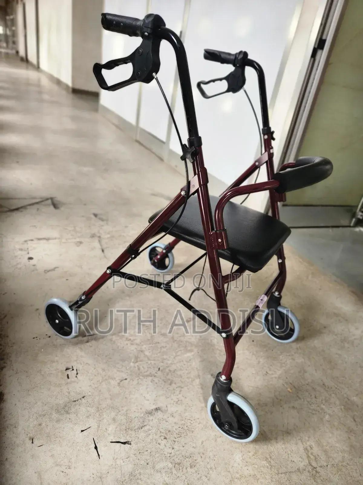 Foldable With Seat and Four Wheel Walker熬到basic Walker New
