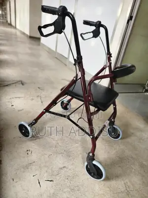 Foldable With Seat and Four Wheel Walker熬到basic Walker New