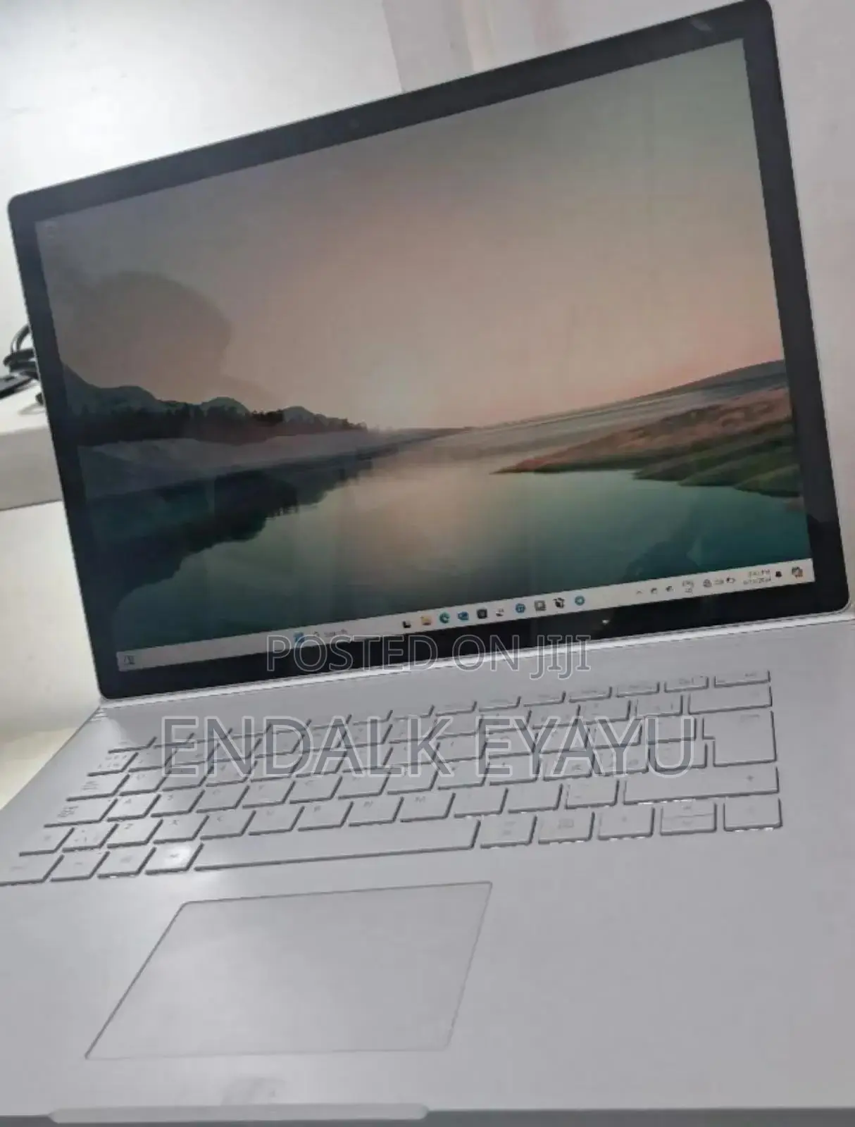 New Laptop Microsoft Surface Book 2 16GB Intel Core I7 SSD 256GB
