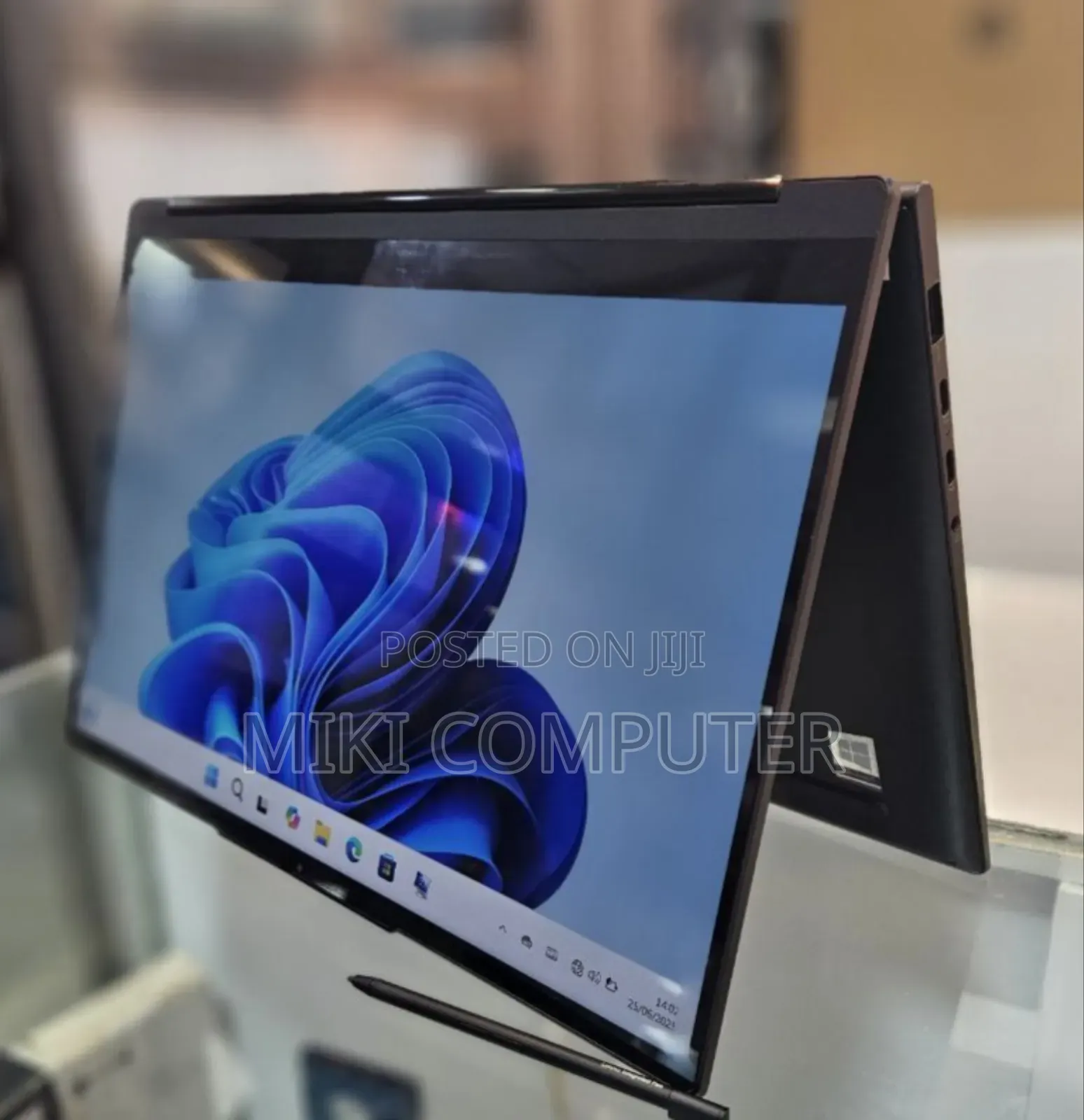 New Laptop Lenovo Yoga Book 9i 16GB Intel Core I7 SSD 512GB