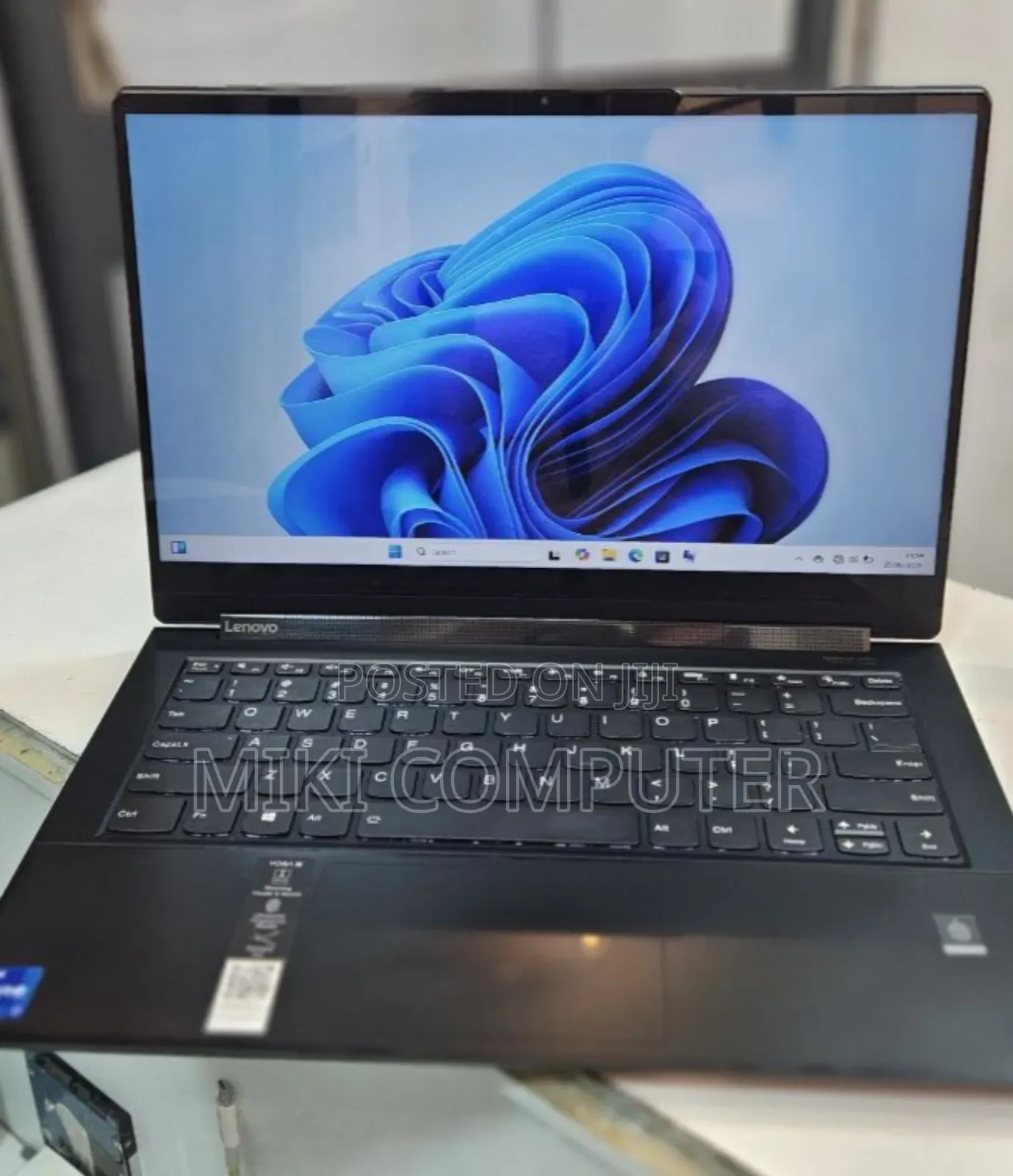 New Laptop Lenovo Yoga Book 9i 16GB Intel Core I7 SSD 512GB