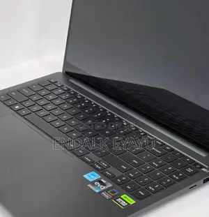 Photo - New Laptop Samsung 16GB Intel Core I7 SSD 1T