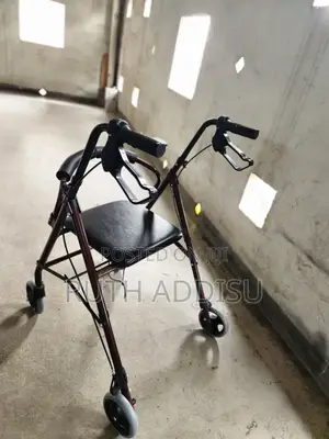 Photo - Foldable Walker米酒with Seat Walker等人walker Medical Walker