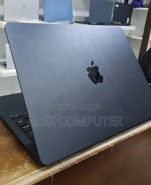 New Laptop Apple MacBook Air 2022 M2 8GB Apple M1 SSD 256GB