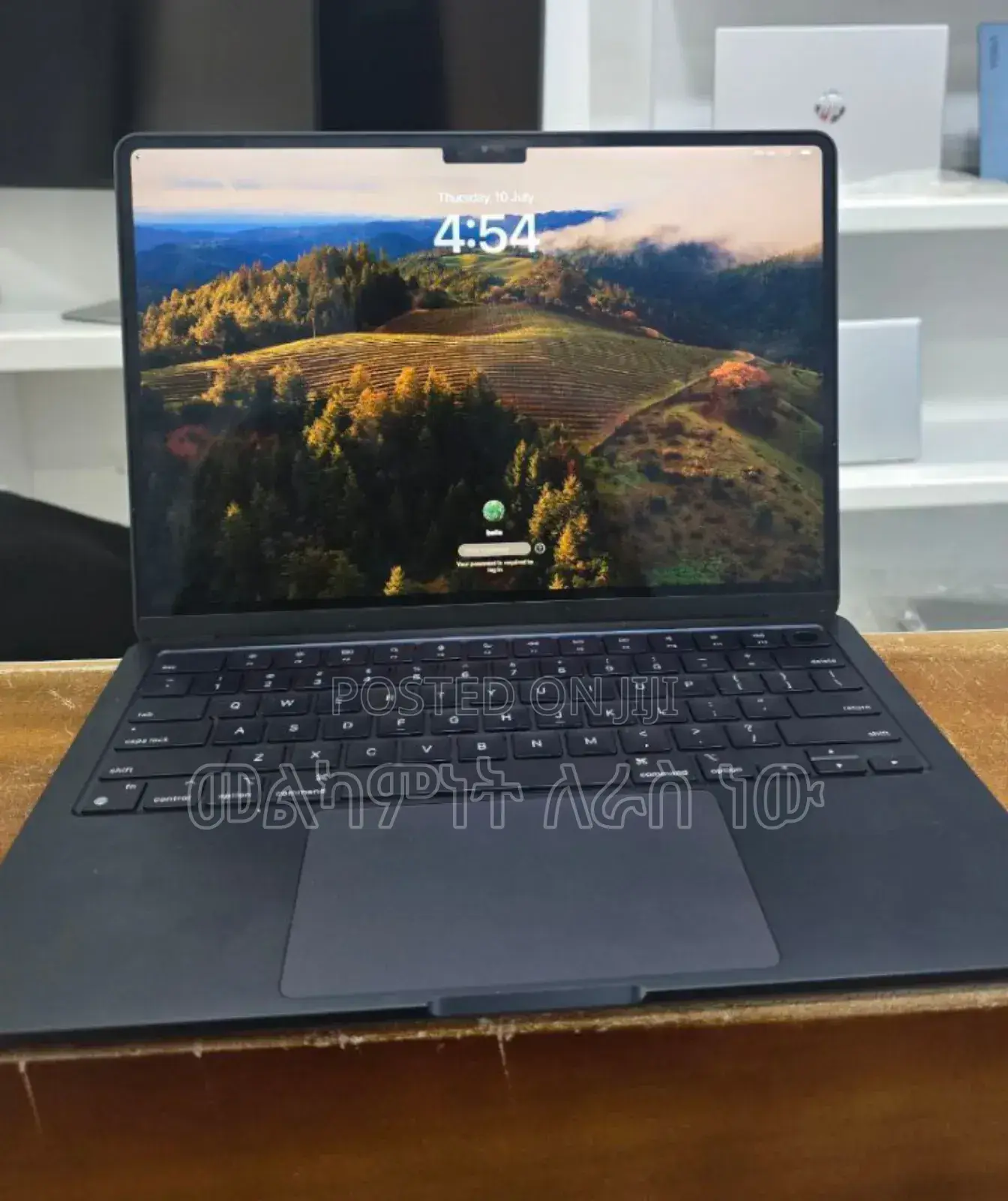 New Laptop Apple MacBook Air 2022 M2 8GB Apple M1 SSD 256GB