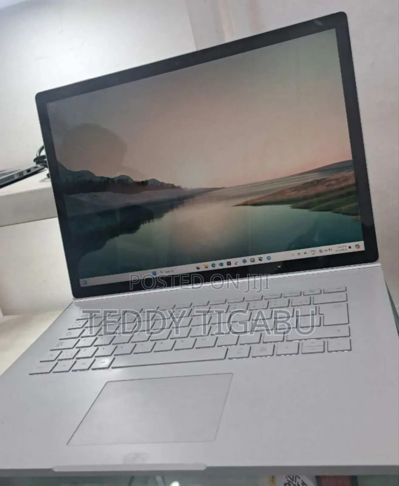 New Laptop Microsoft Surface Book 2 16GB Intel Core I7 SSD 256GB