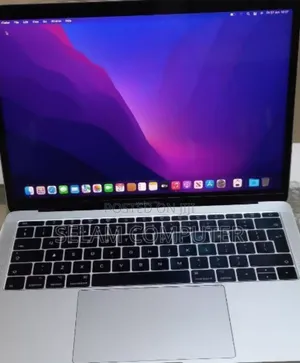 New Laptop Apple MacBook Pro 2017 8GB Intel Core I5 SSD 256GB