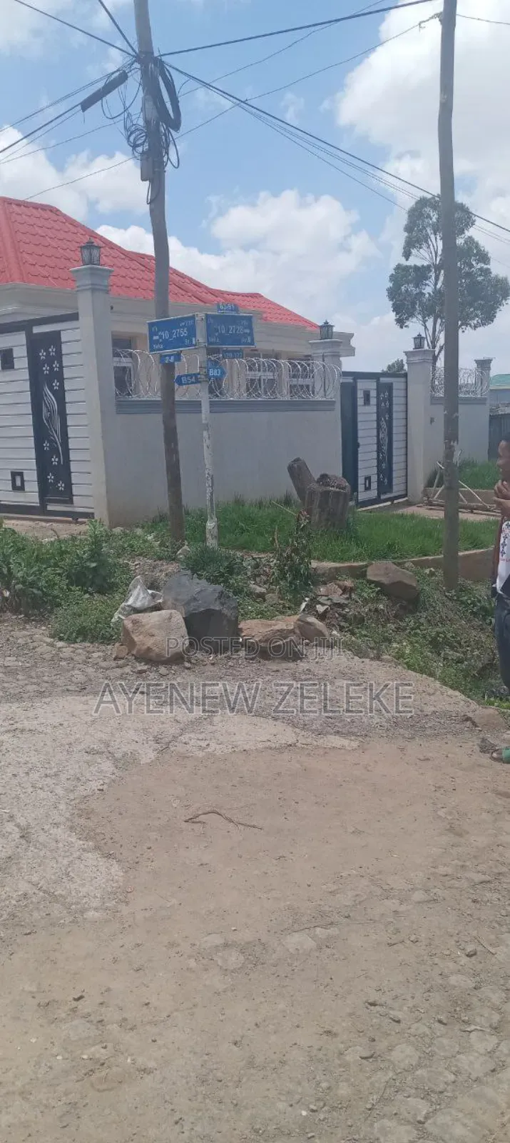 Furnished 2bdrm House in Yeka for sale