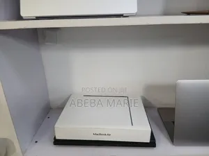 New Laptop Apple MacBook Air 2025 M4 13-Inch 24GB Apple M4 SSD 512GB