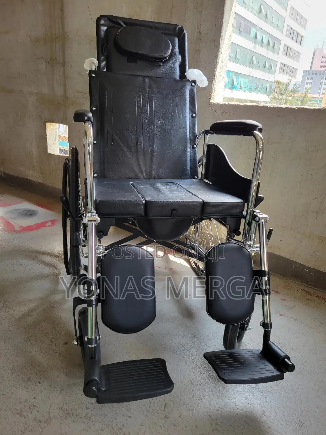 Toilet Wheelchair٧wheelchair/Availability:These Wheelchairs