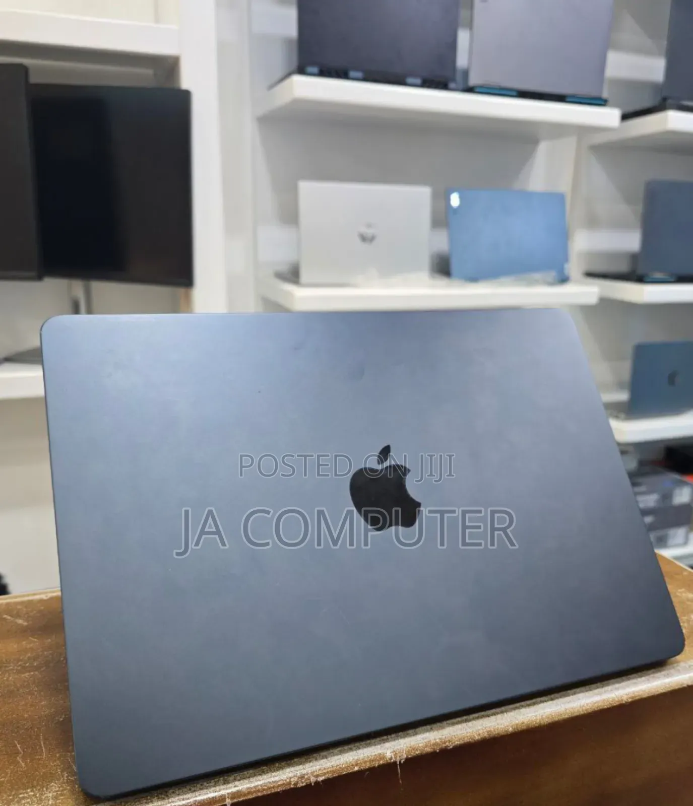 New Laptop Apple MacBook Air 2022 M2 8GB Apple M2 SSD 256GB