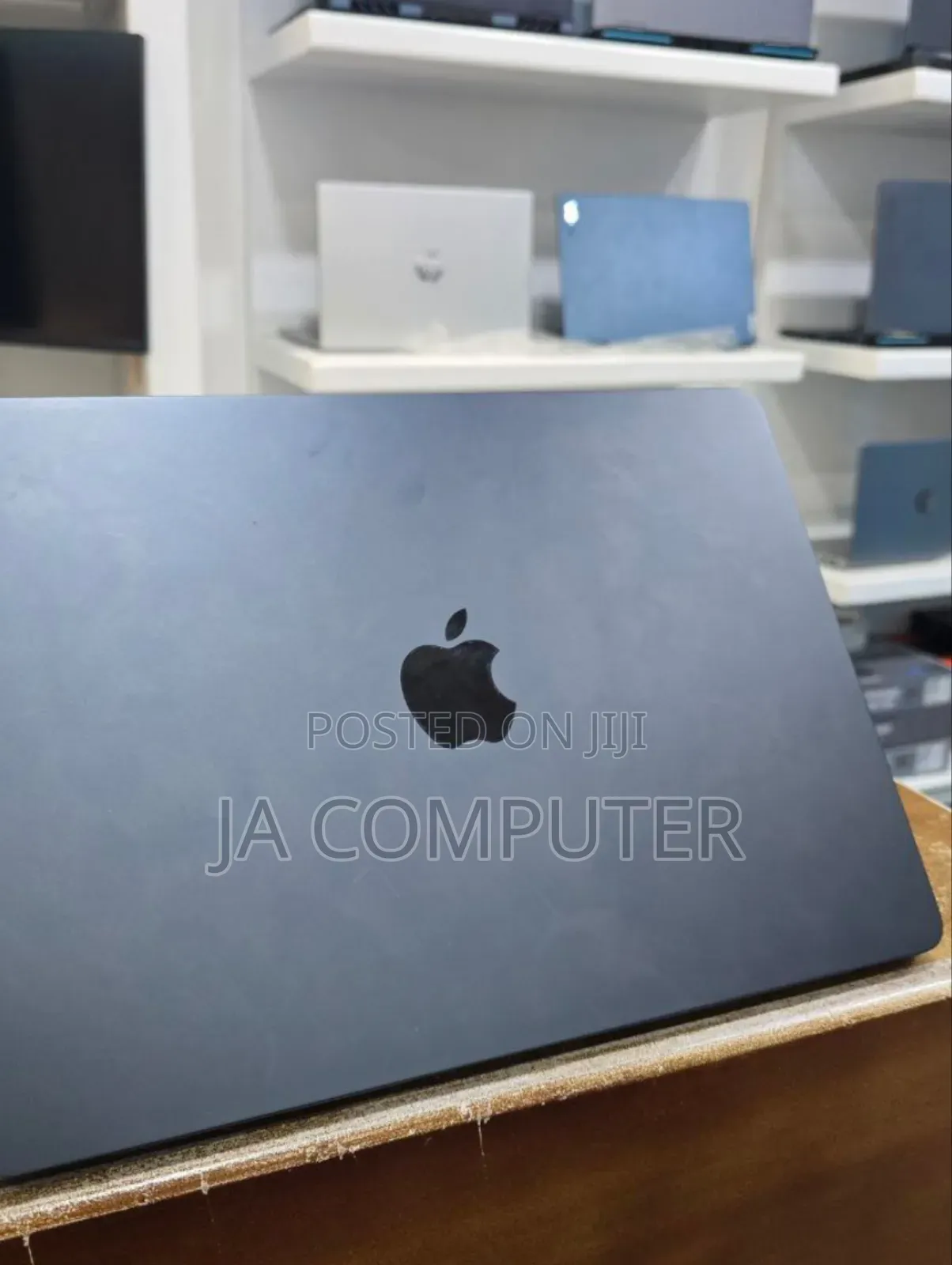 New Laptop Apple MacBook Air 2022 M2 8GB Apple M2 SSD 256GB