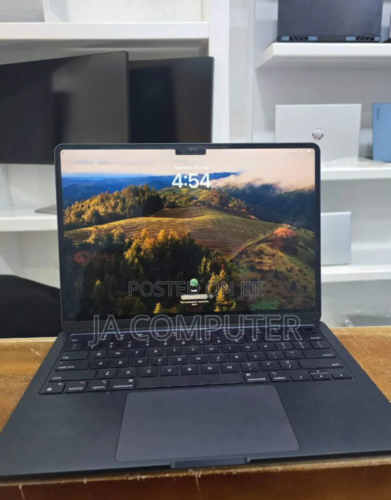 New Laptop Apple MacBook Air 2022 M2 8GB Apple M2 SSD 256GB